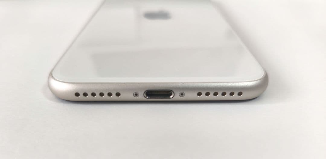 iPhoneSE3 スターライト　64GB