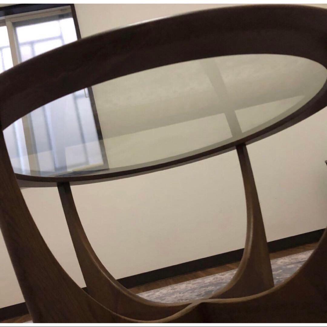 円形ガラス天板のセンターテーブル