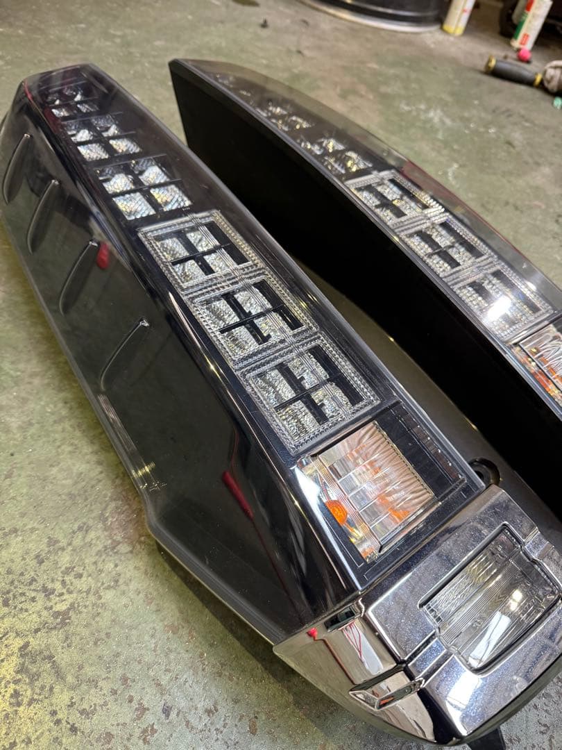 80ヴォクシー テールランプ