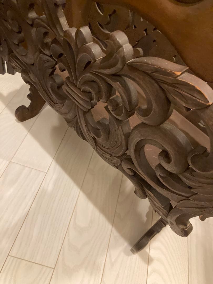 希少　ヨーロッパデザイン　木製彫刻マガジンラック