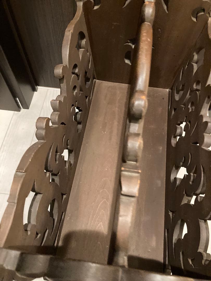 希少　ヨーロッパデザイン　木製彫刻マガジンラック