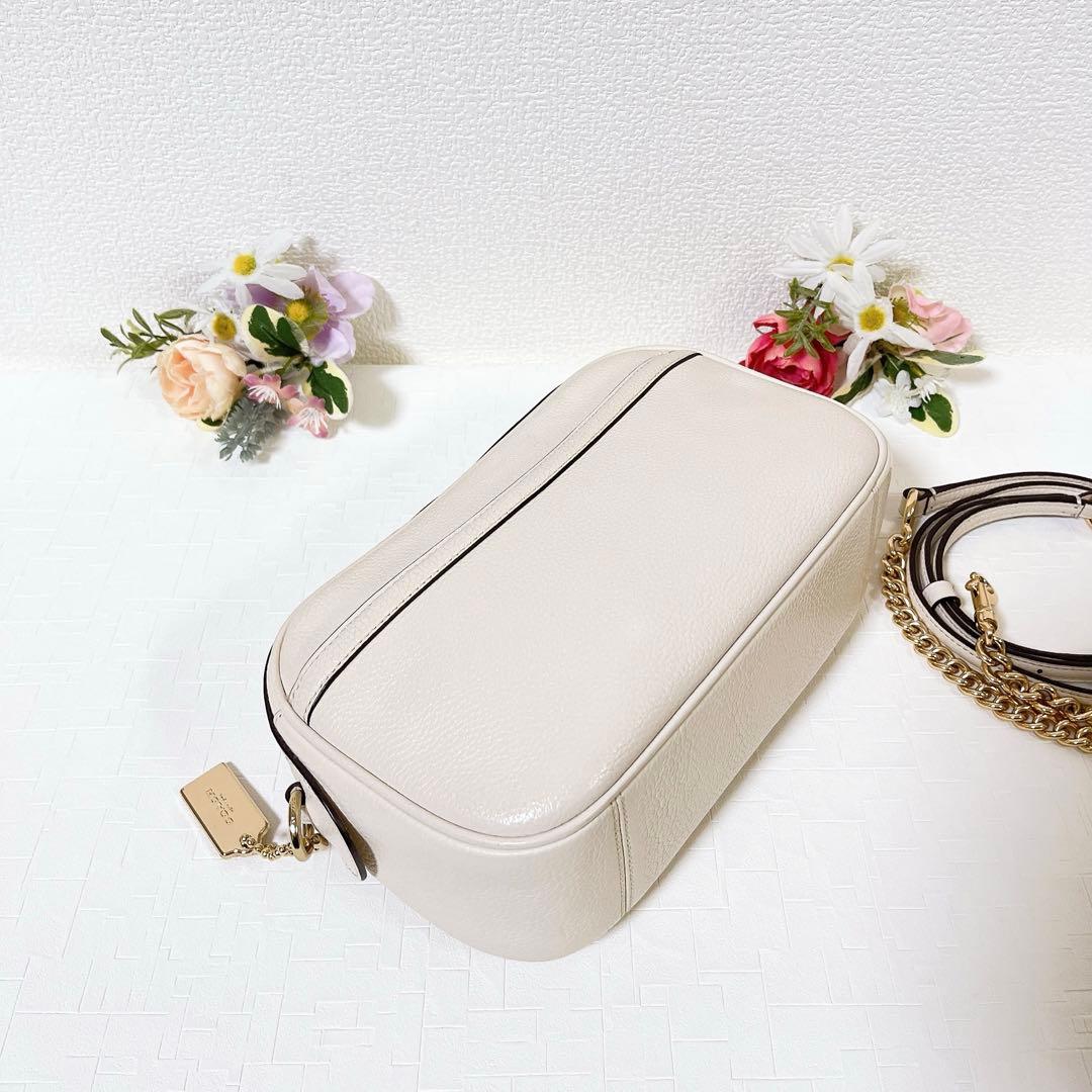 【美品】COACH ショルダーバッグ 斜め掛け カメラバッグ チェーン チャーム