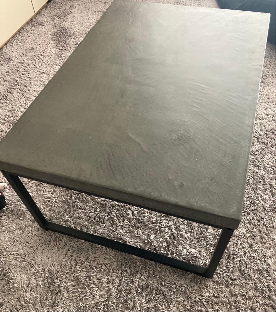 モールテックス　脚付ローテーブル