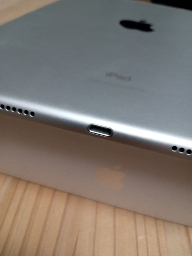 バッテリー容量100%iPad Air 第3世代 Wi-Fi＋セルラー64GB