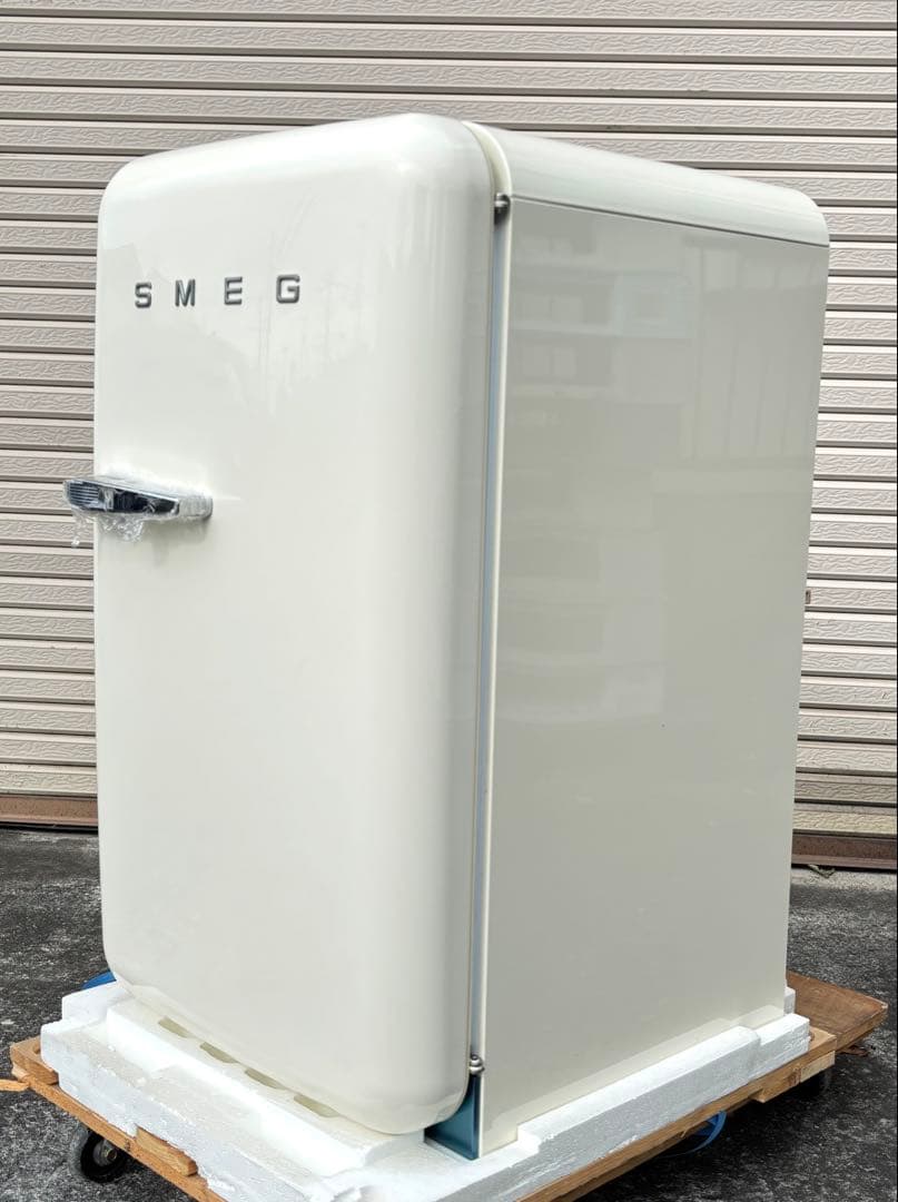 ★未使用★ SMEG社製冷蔵庫 クリーム 100V FAB10RP 右ヒンジ