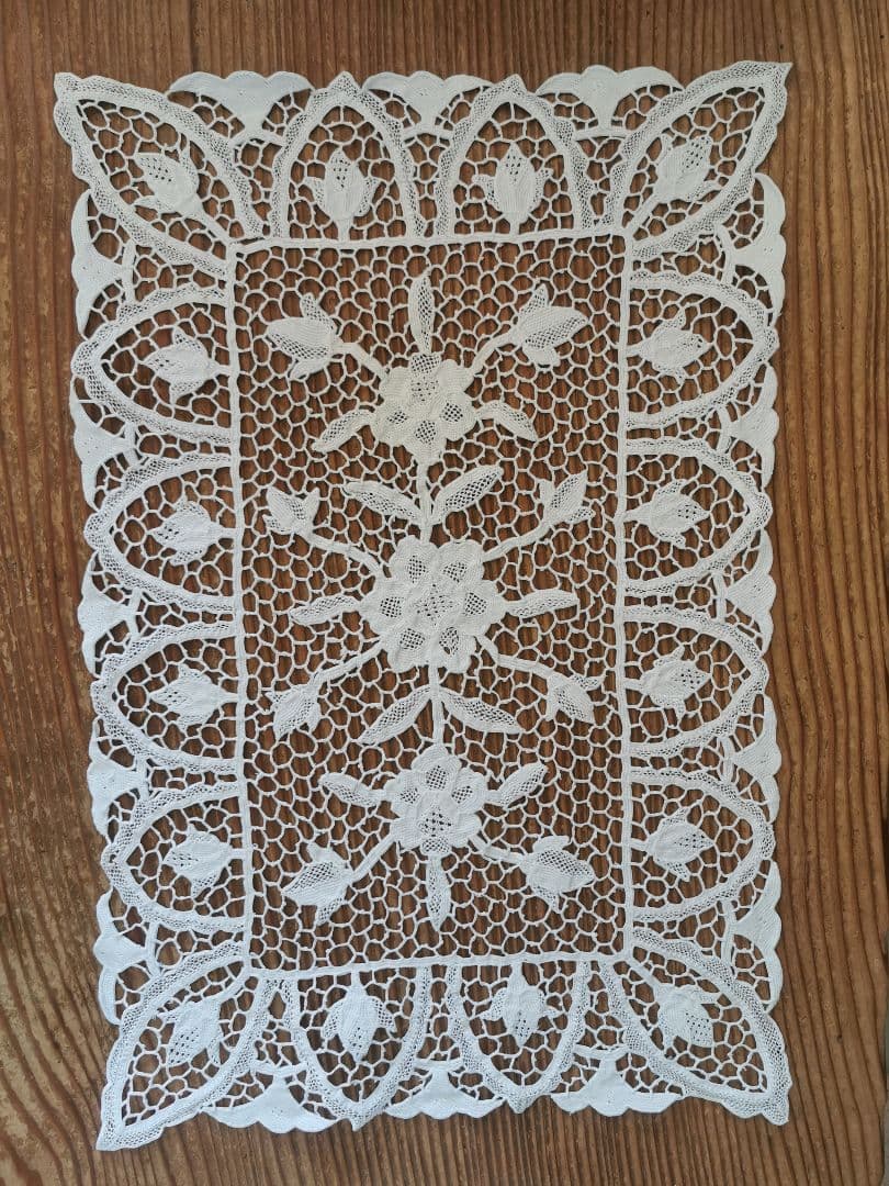 アンティーク イタリア ポワンドヴェニスローズ 薔薇と蕾 リネンレースランナー