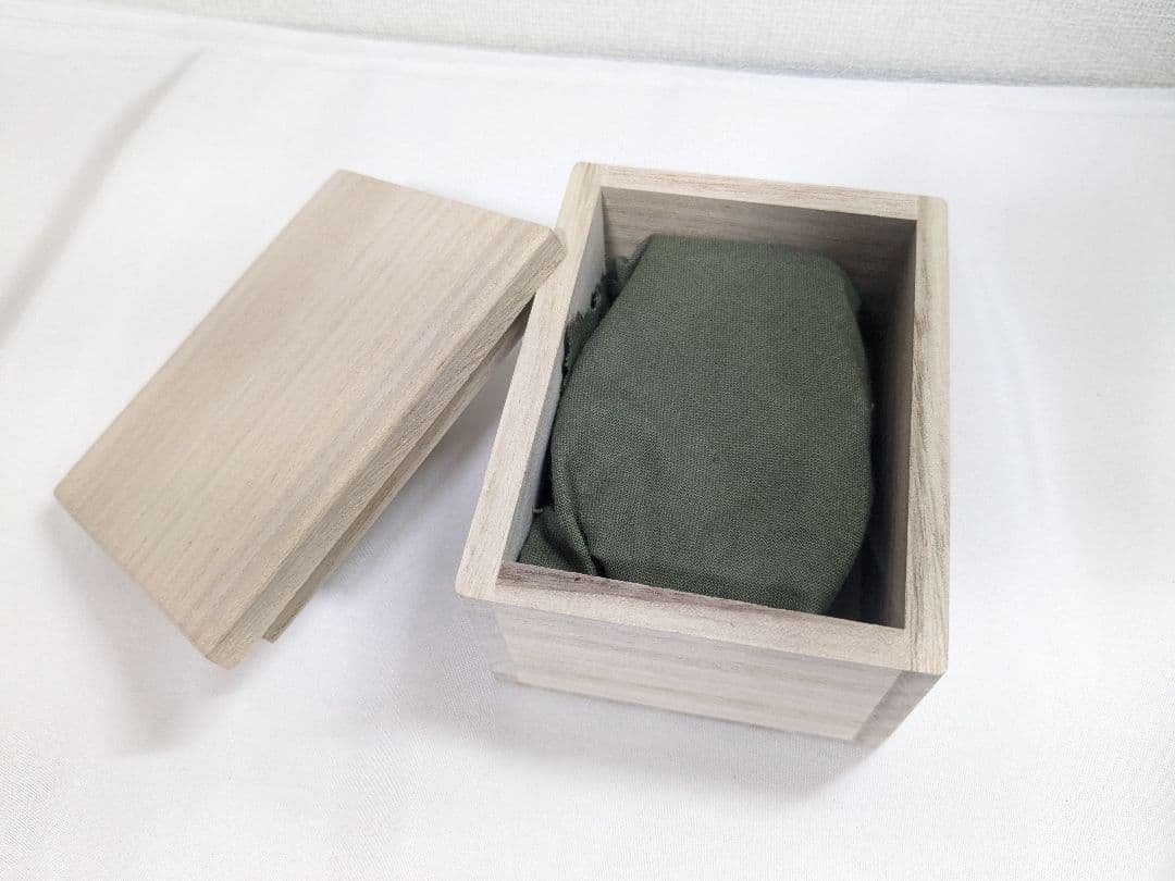 岩木秀斎 香合 亀甲形 唐草青海波絵 茶道具