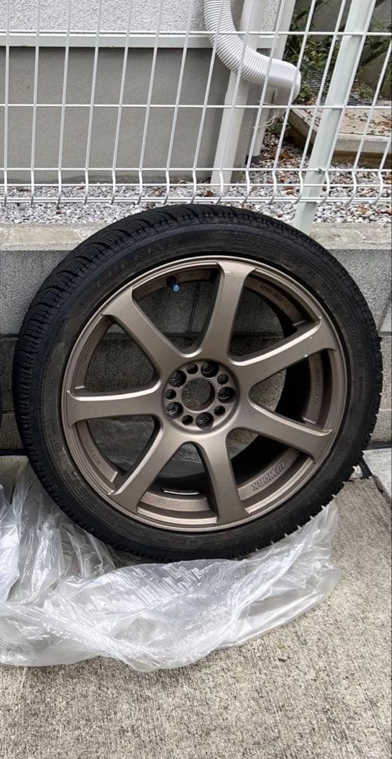 【送料込み】4本ホイール付きスタッドレスタイヤ225/45R/18インチ