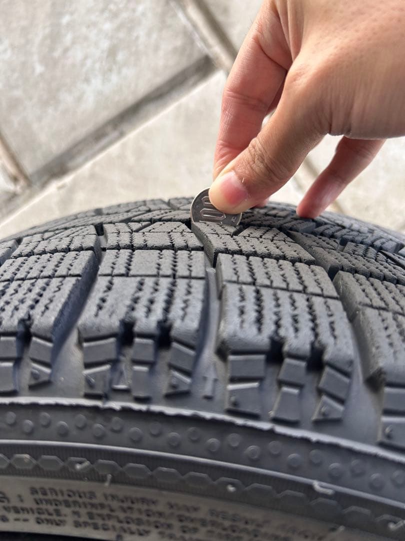 【送料込み】4本ホイール付きスタッドレスタイヤ225/45R/18インチ