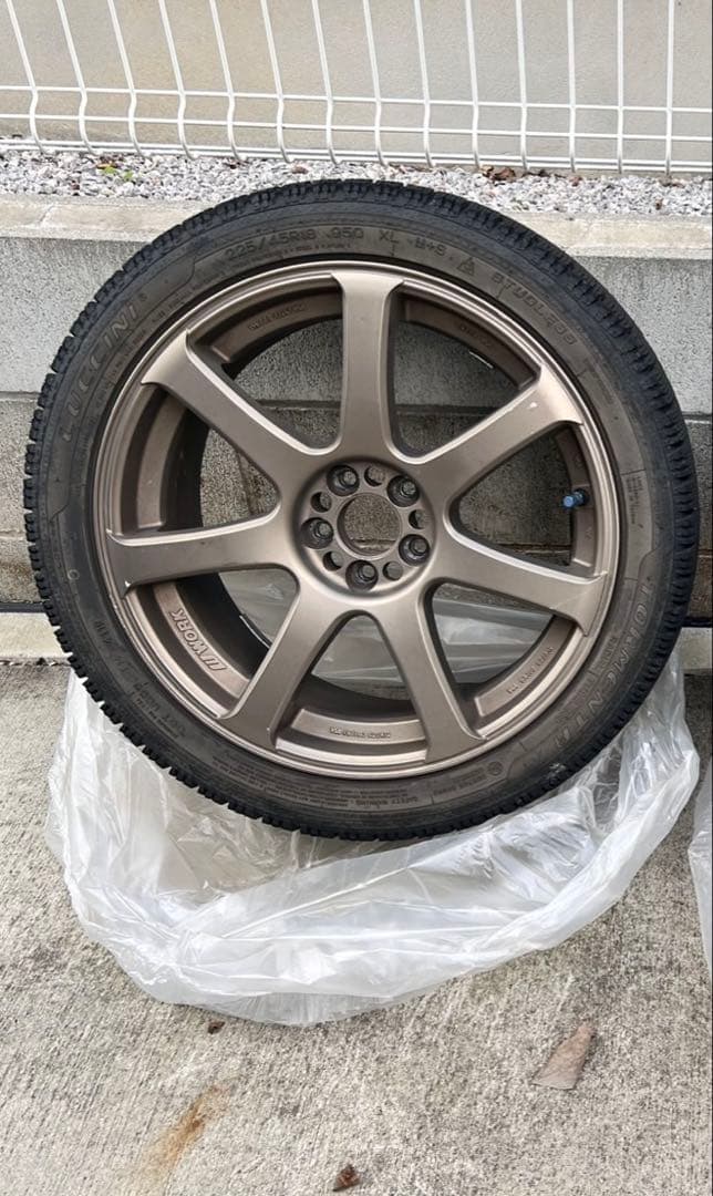 【送料込み】4本ホイール付きスタッドレスタイヤ225/45R/18インチ