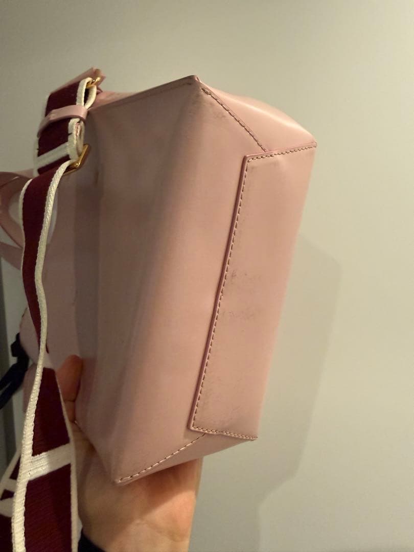 i*z様 MARNI ピンク ショルダーバッグ