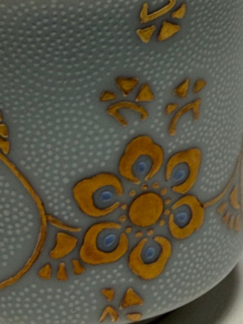 仲田錦玉　渦打白粒ぐい呑　共箱、共布、栞