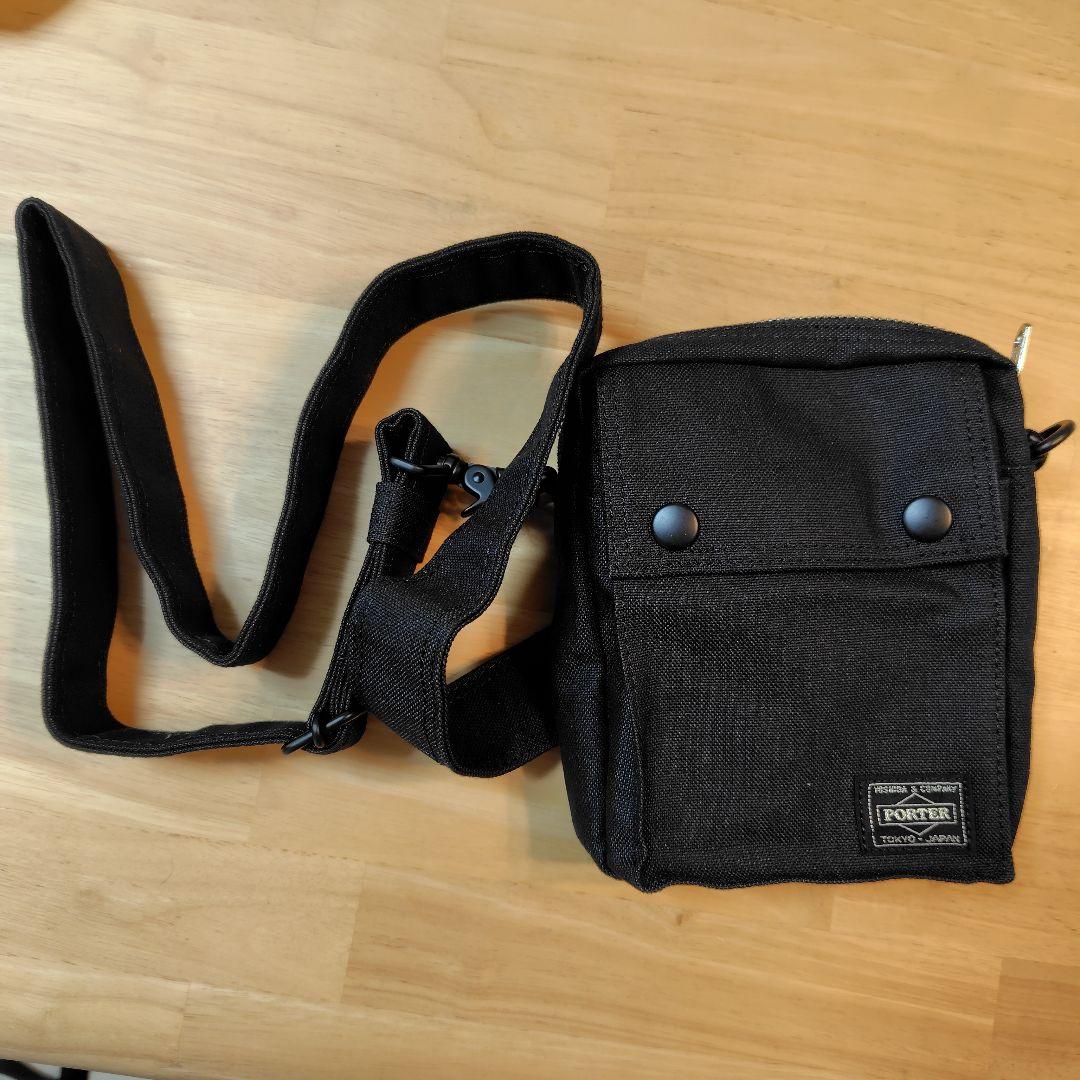 〈ぷかっち〉【PORTER/ポーター】バーティカルショルダーバッグ（黒色）