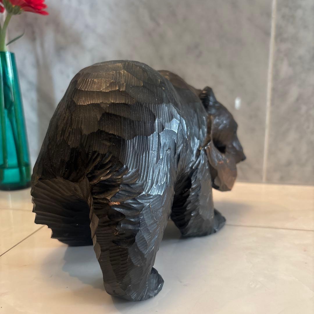 アイヌ名門堀井一族が手掛けたガラスの瞳で彫りや塗りが一級品のクマ