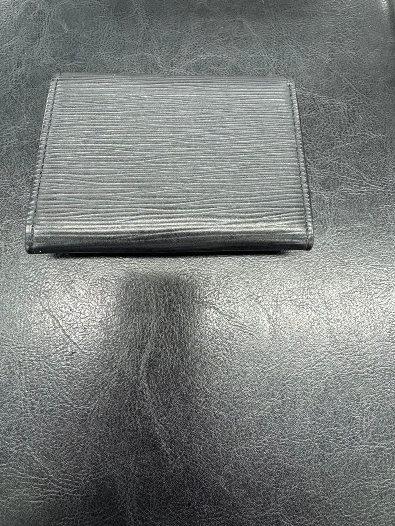 LOUIS VUITTON エピレザー名刺入れ