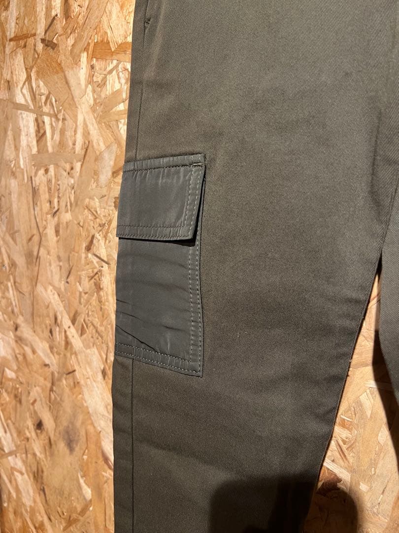 〈新品タグ付き〉モンクレール カーゴパンツ 6歳用サイズ カーキ