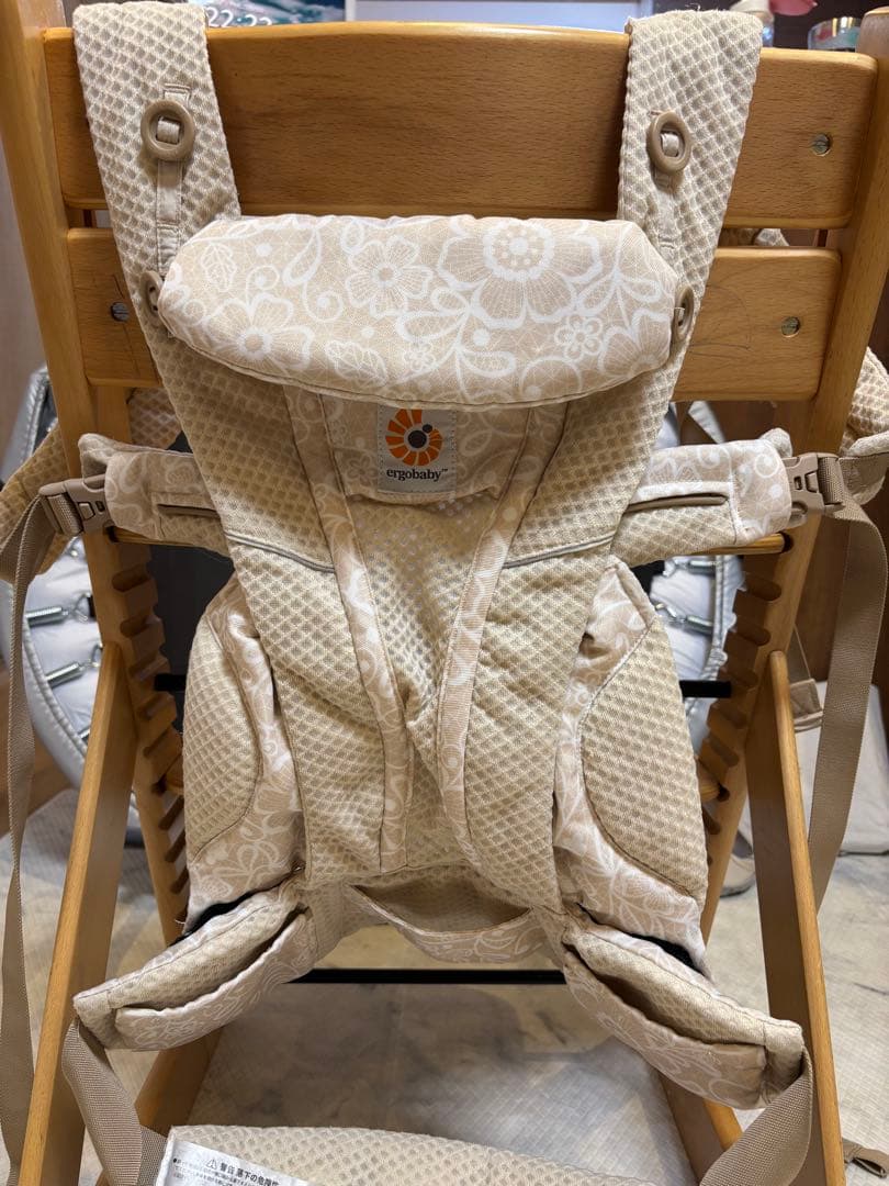 Ergobaby OMNI Breeze 抱っこ紐 クリームフラワーレース