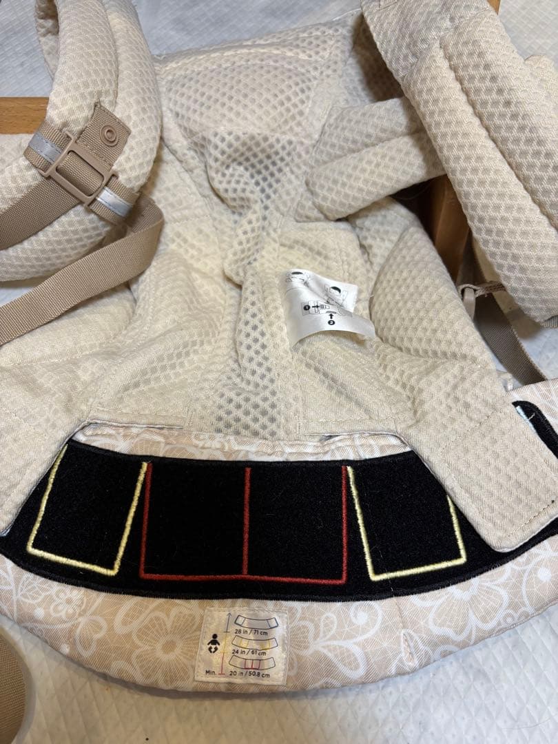 Ergobaby OMNI Breeze 抱っこ紐 クリームフラワーレース