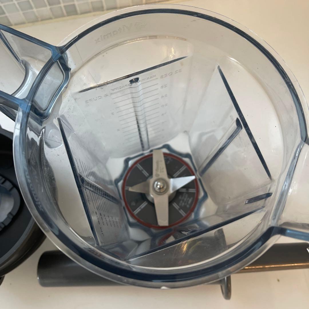 バイタミックス　ドライコンテナ0.９リットル　タンバー付き