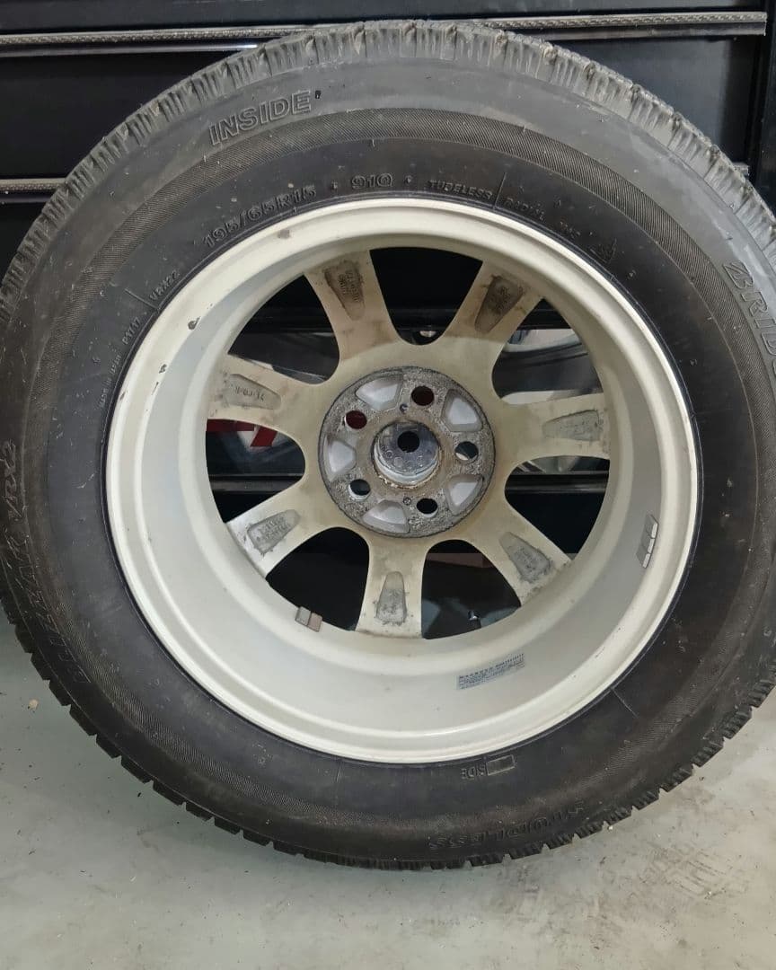 50 プリウス195/65R15 ブリヂストン　スタッドレスタイヤ　4本セット