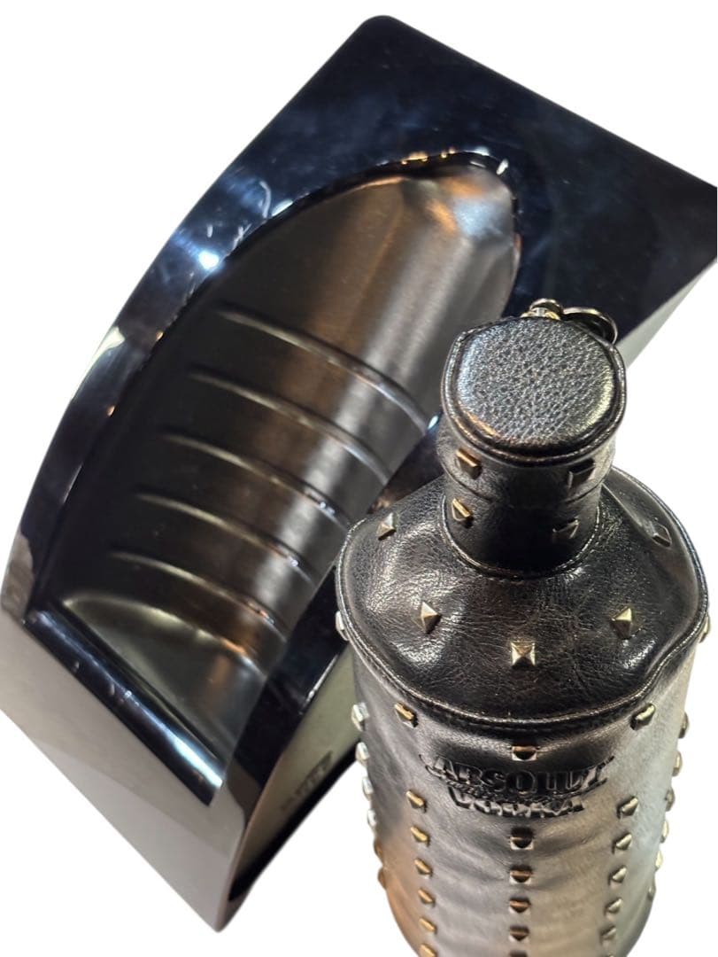 スタッズ付きブラックメタルワインラックプラスレザーボトルカバー2点セット