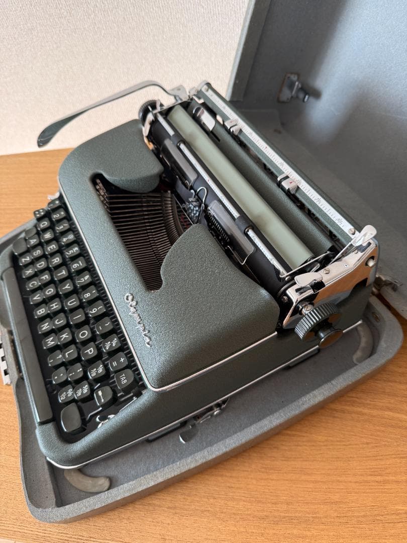 Olympia Model SM タイプライター