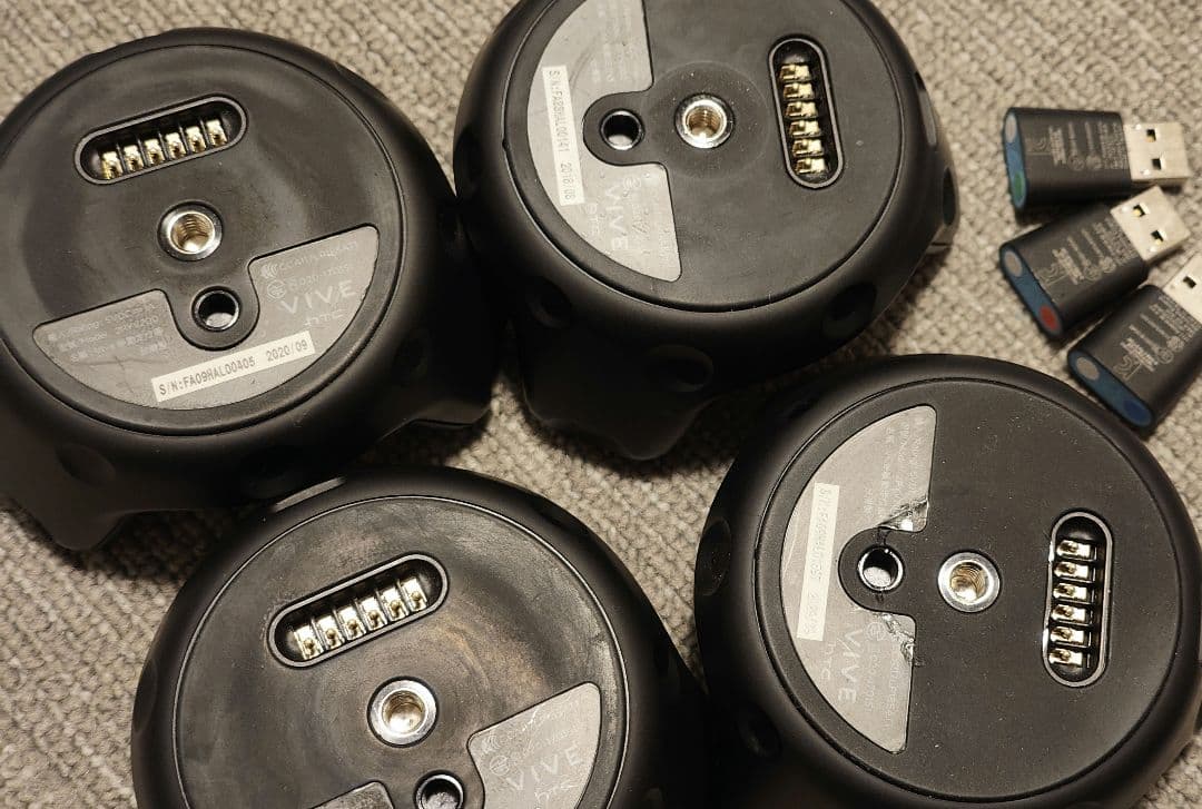 VIVE Tracker 2.0 4個セット　１個外装難あり