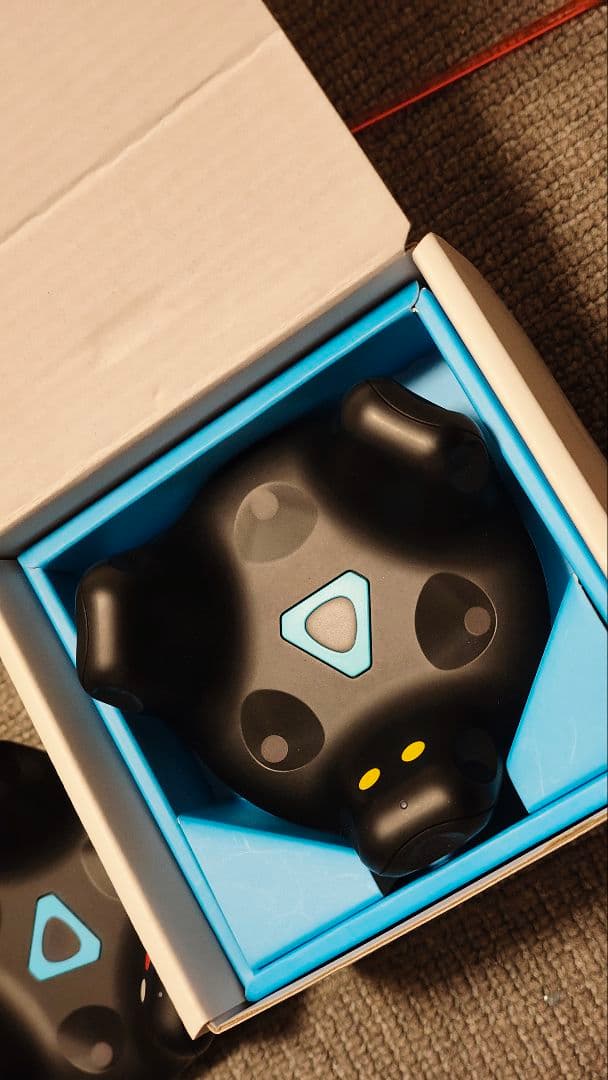 VIVE Tracker 2.0 4個セット　１個外装難あり