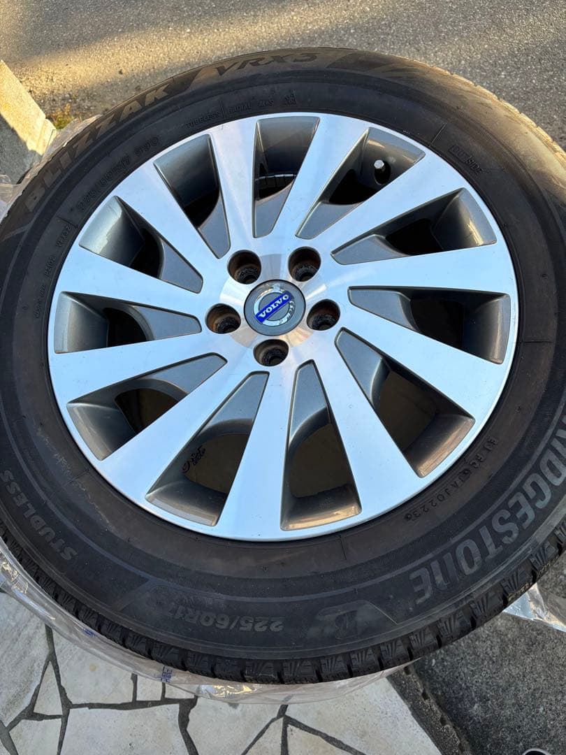 ボルボ ブリザック VRX 3 225/60R17 スタッドレスタイヤ