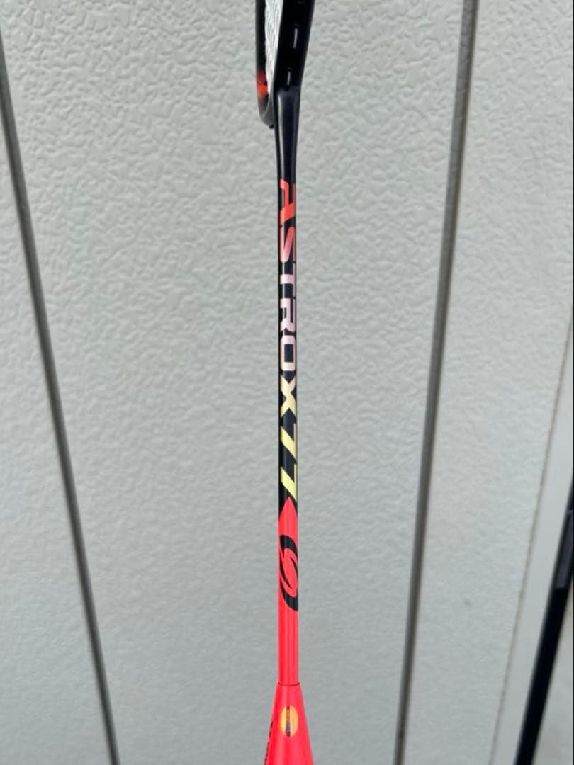 アストロクス77バドミントンラケットASTROX 77 4U5