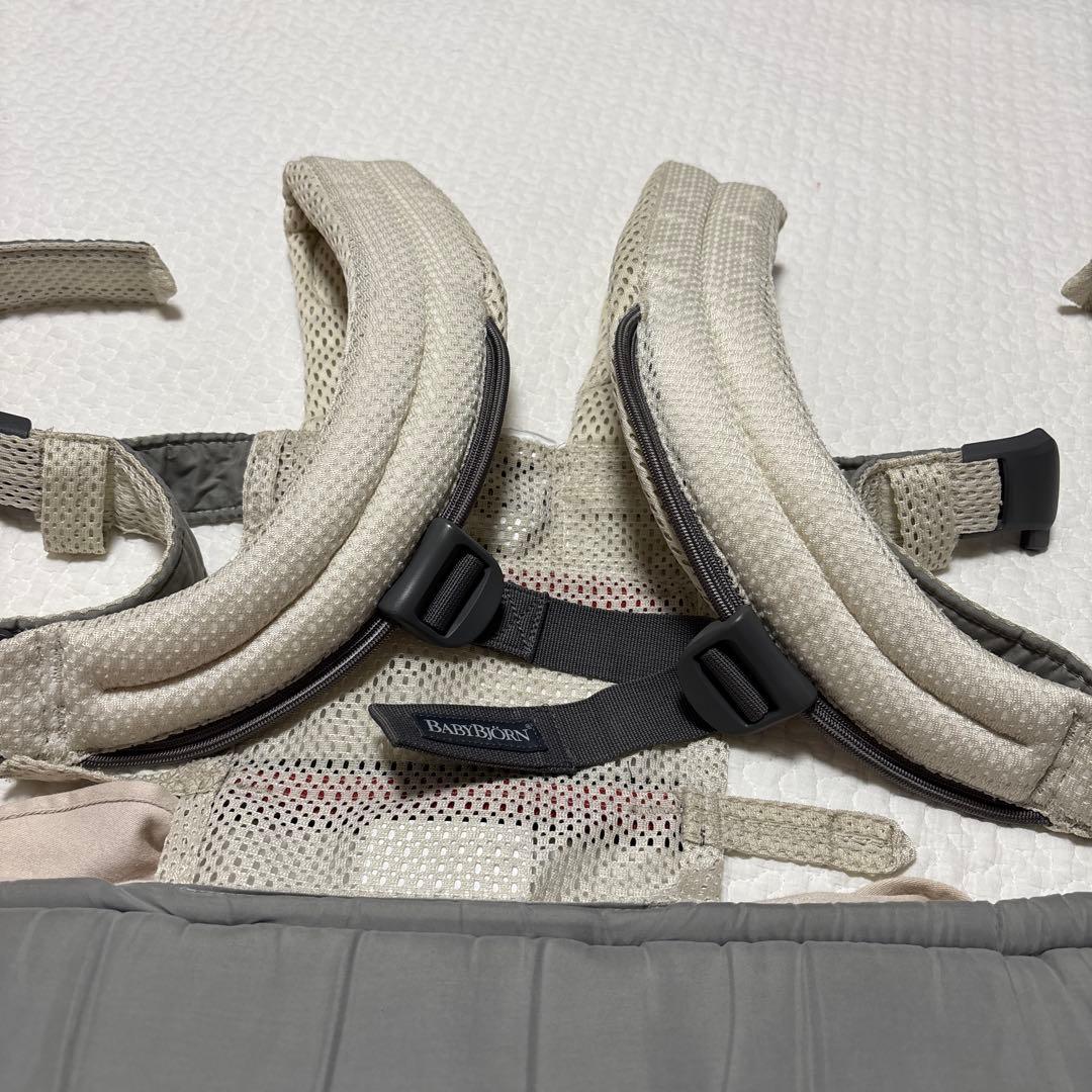 ベビービョルン　ベビーキャリア　ハーモニー　クリーム