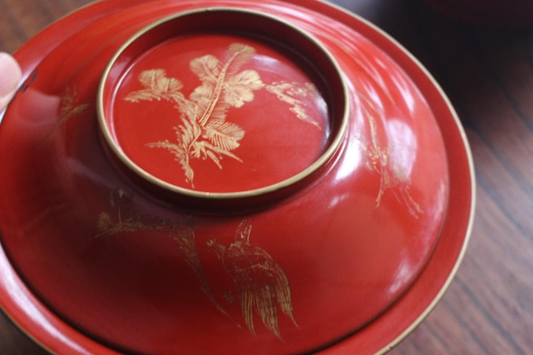 傷あり！時代金縁朱漆に優美な松鶴亀沈金の映える大椀2点（検輪島塗沈金椀雑煮椀