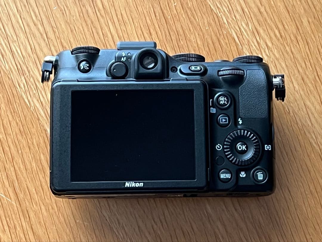 【Nikon COOLPIX P7100】コンパクトデジタルカメラ