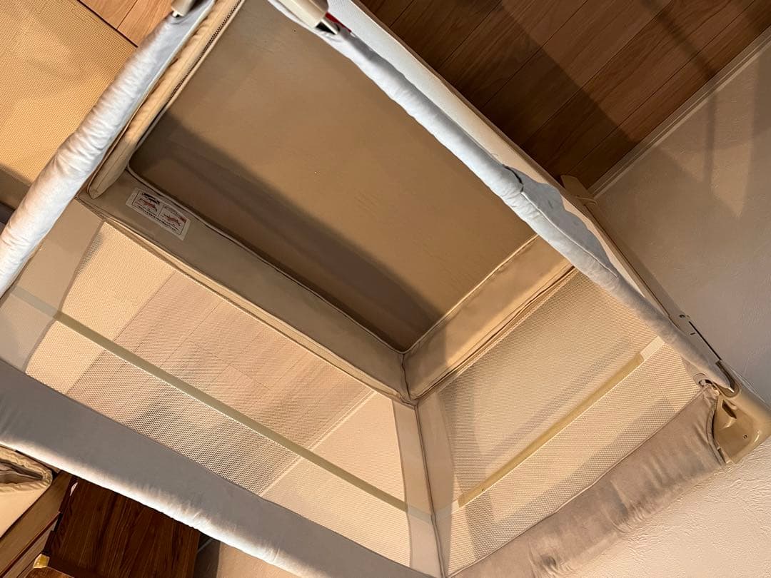 美品！アップリカ ココネル エアープラス 人気のホワイトベージュ