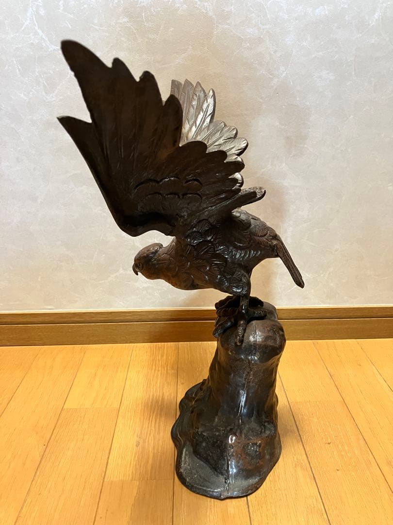 お値下げします。　骨董 鷹置物 鍍銀か洋銀 大正昭和頃 大型置物 飾り レトロ