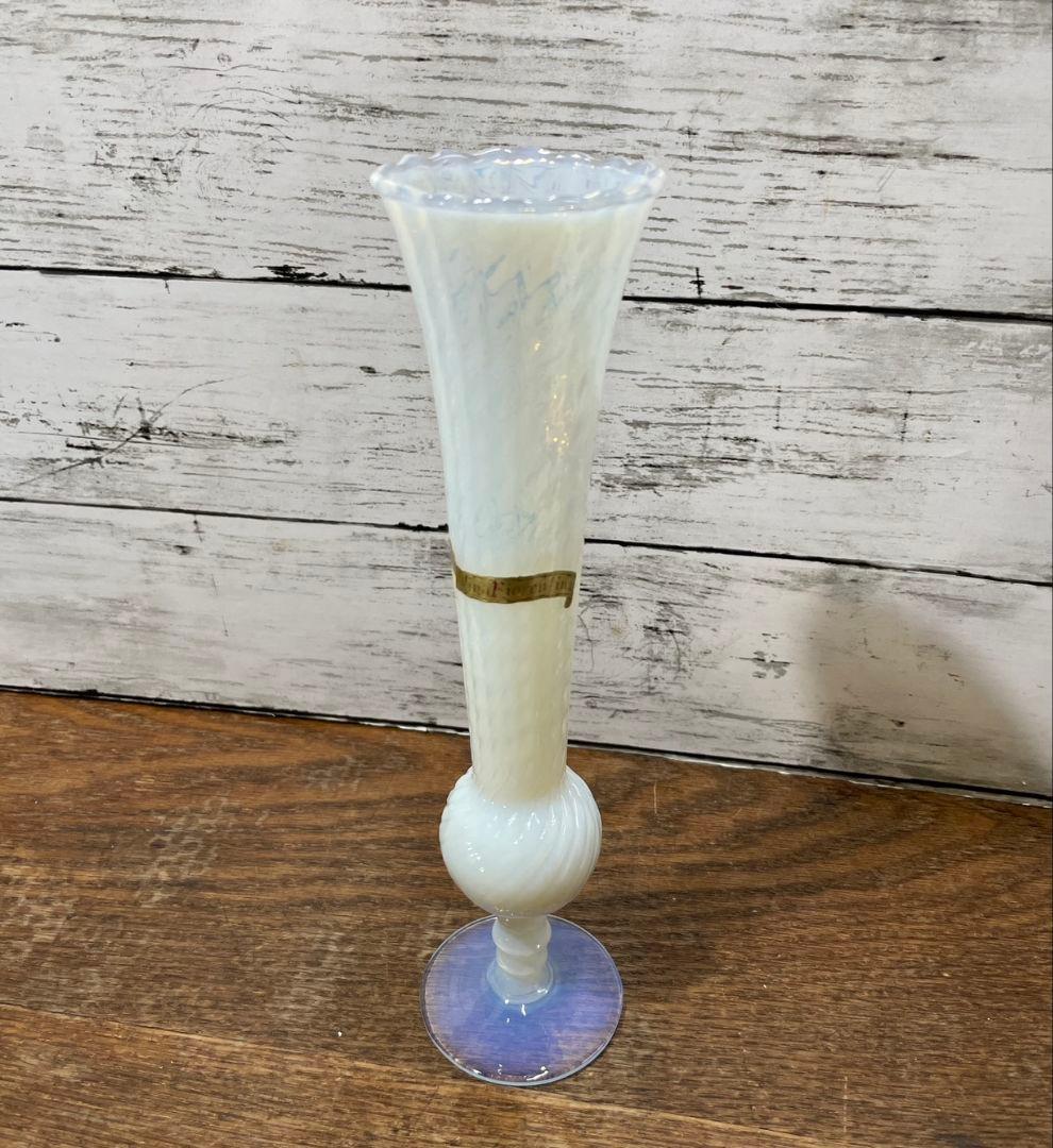 フランスアンティーク オパールセントガラスの花瓶 フリル 一輪挿し