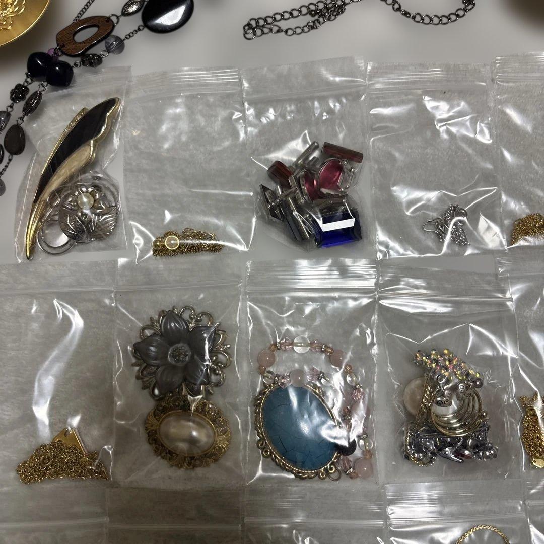 遺品整理品❗️アクセサリー まとめ売り 大量 ジャンク品 ネックレスなど