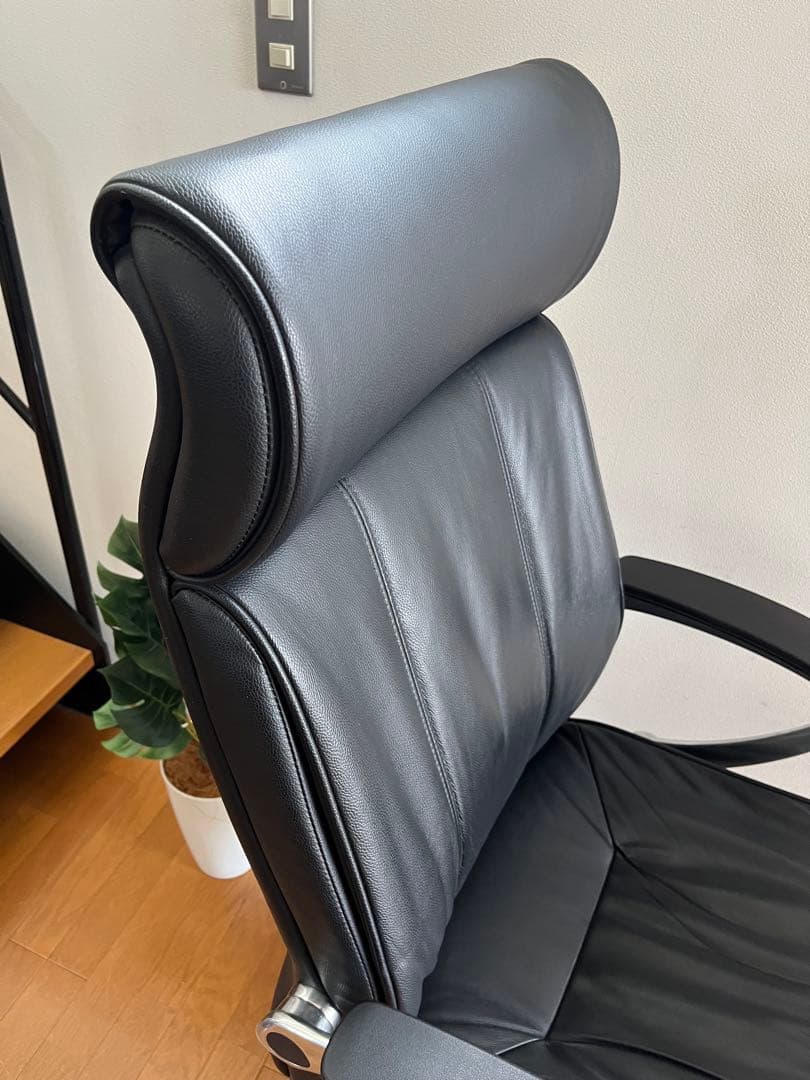 オカムラ　VILLAGE ビラージュ　エグゼクティブチェア　黒　本革　ハイバック