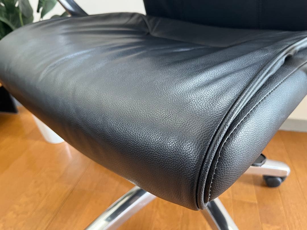 オカムラ　VILLAGE ビラージュ　エグゼクティブチェア　黒　本革　ハイバック