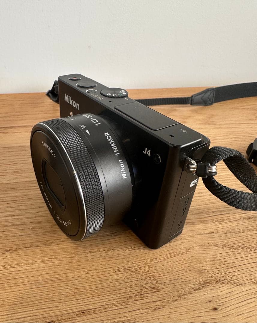 ニコン　ミラーレス一眼 Nikon 1 J4 ダブルズームキット ブラック