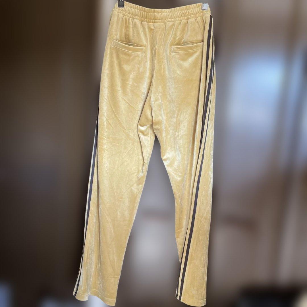 adidas トレフォイルロゴ　ゴールド ストライプ ジャージパンツ　Mサイズ