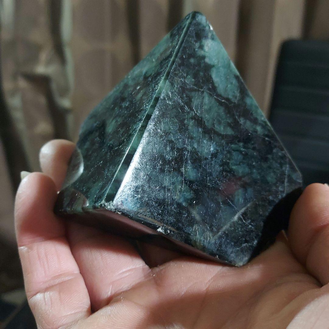 黒とグレーのマーブル模様が渋くかっこいい JADEITE本翡翠 4面磨き 546