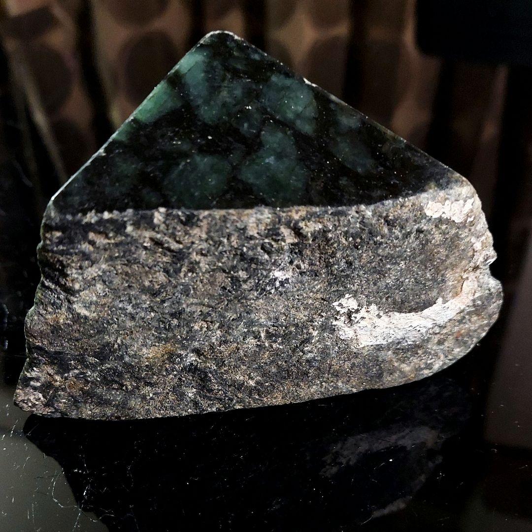 黒とグレーのマーブル模様が渋くかっこいい JADEITE本翡翠 4面磨き 546