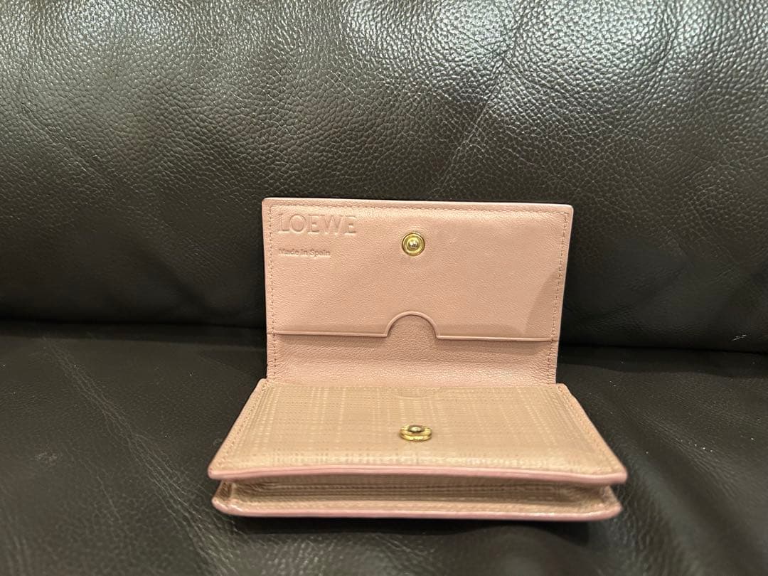 LOEWE ベージュ 型押し名刺入れ