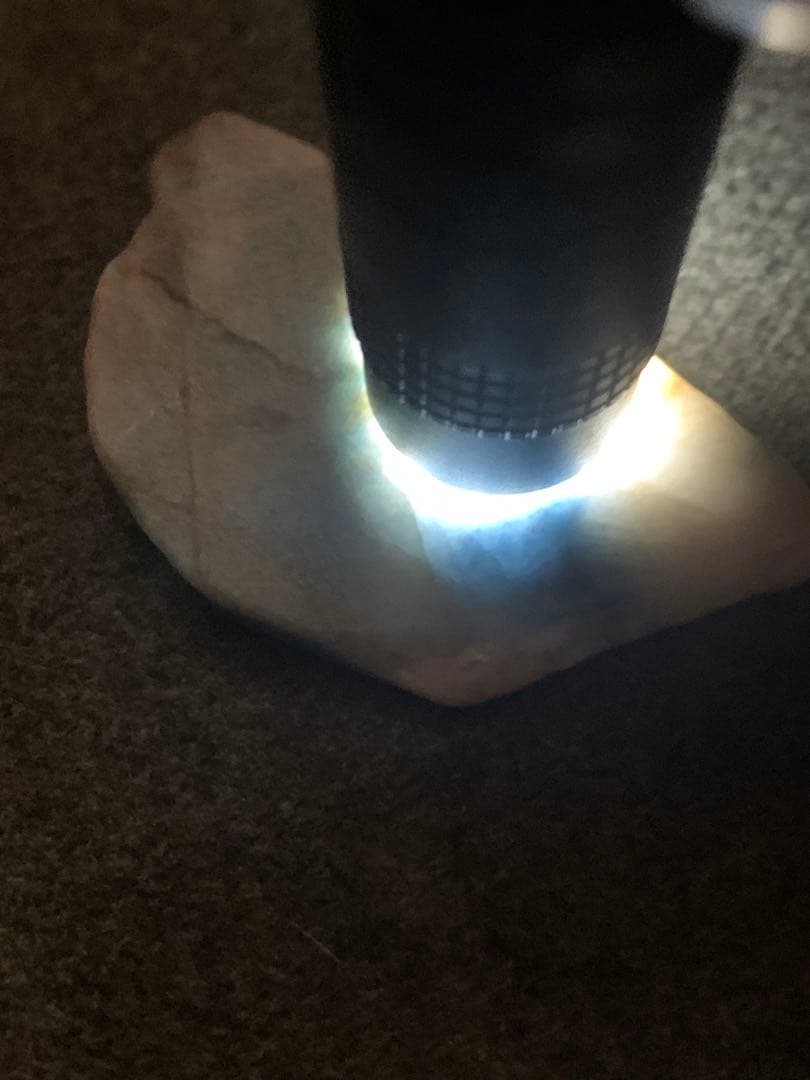 上質入りコン沢原石　糸魚川翡翠　ひすい　糸魚川ヒスイ　国産鉱物　水石　根付　勾玉