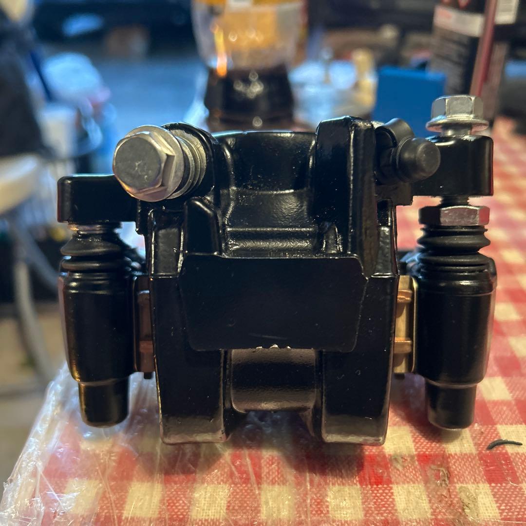 ブレーキキャリパー撤去品です。車種不明。中古品