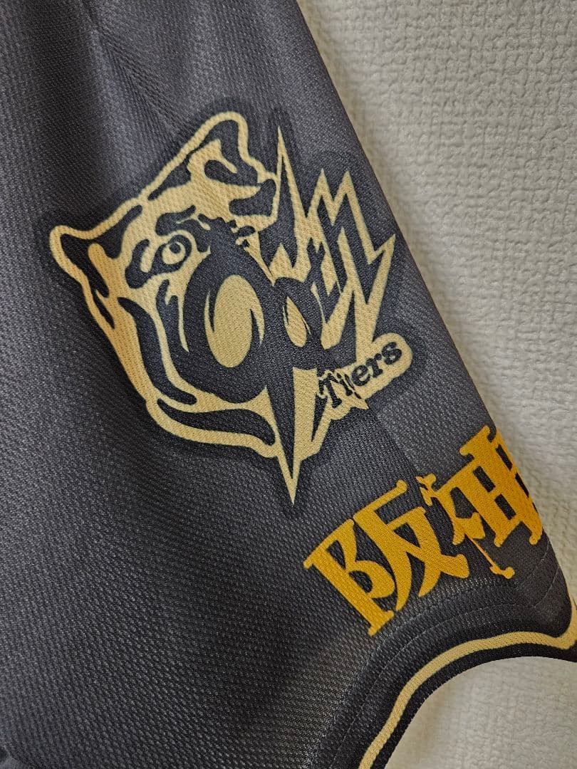 OSAKAタイガース ユニフォーム 黒 半袖　阪神タイガース　フリーサイズ