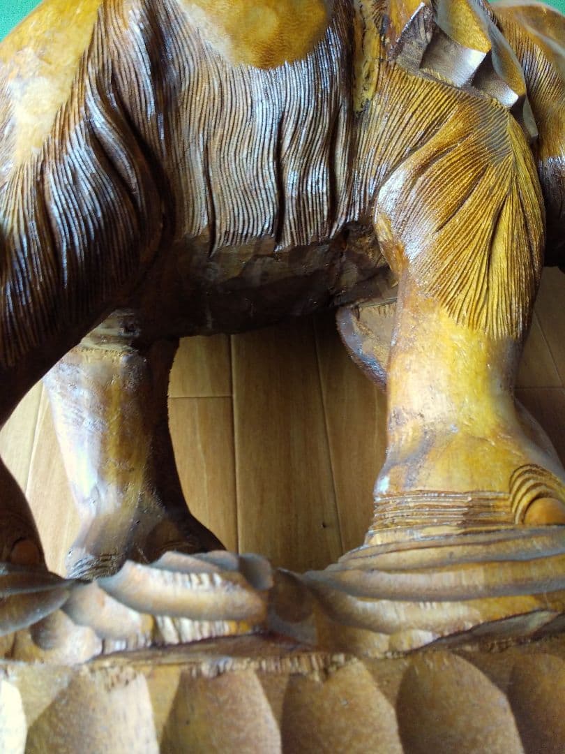 木彫りの大きい象チーク材