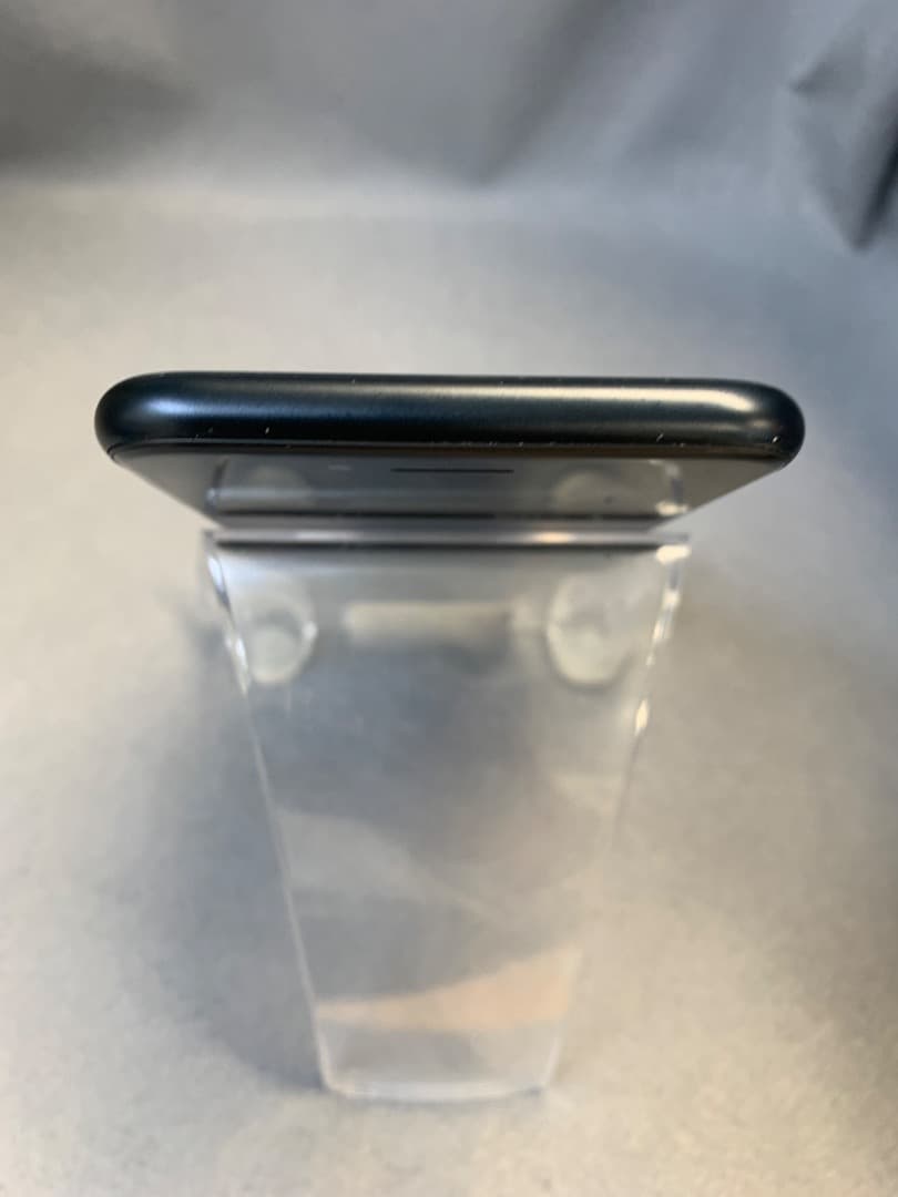 超美品　国内版　SIMフリー　iPhoneSE-3 128GB ミットライト色