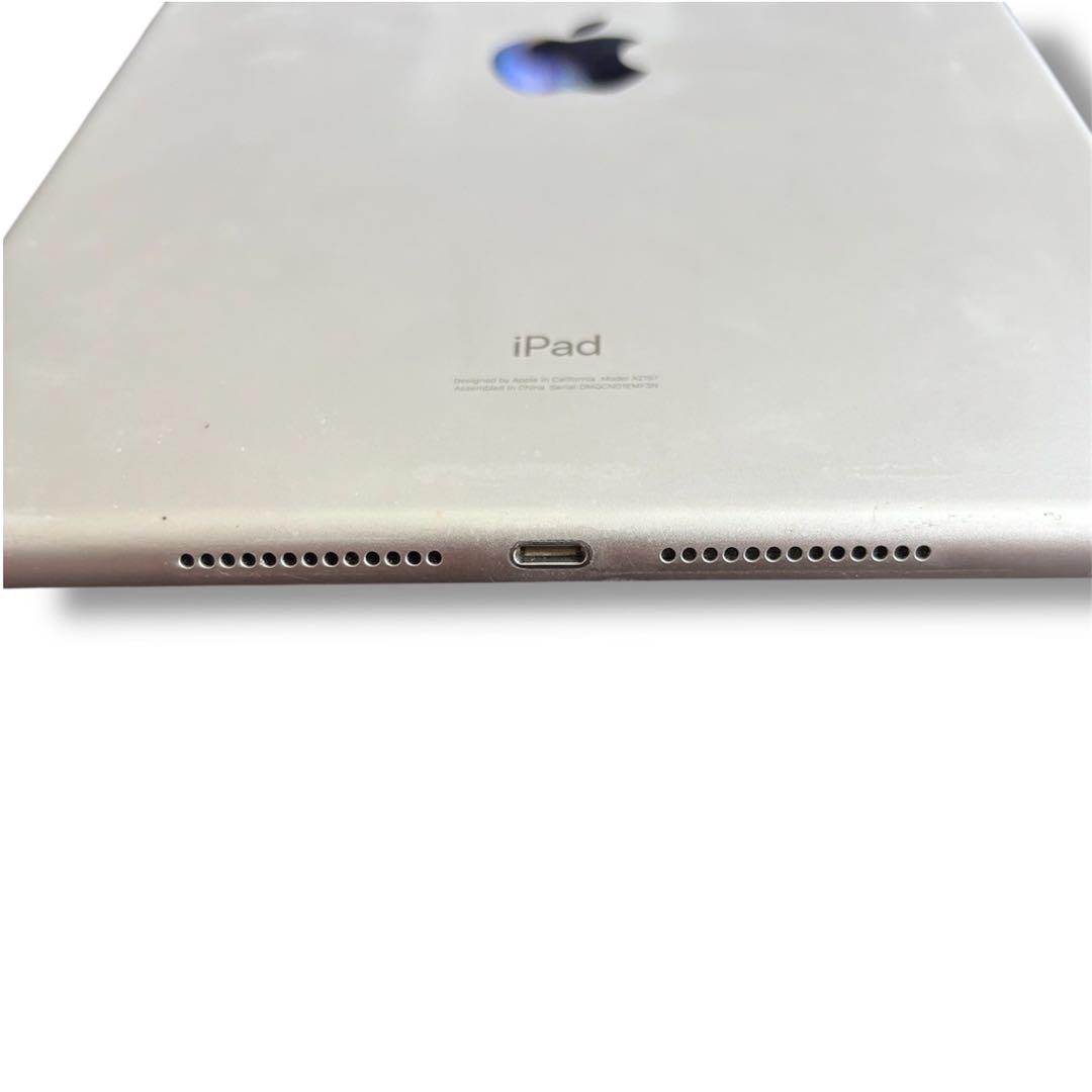 【iPad】第7世代 シルバー Wi-Fiモデル 32GB ケース付き